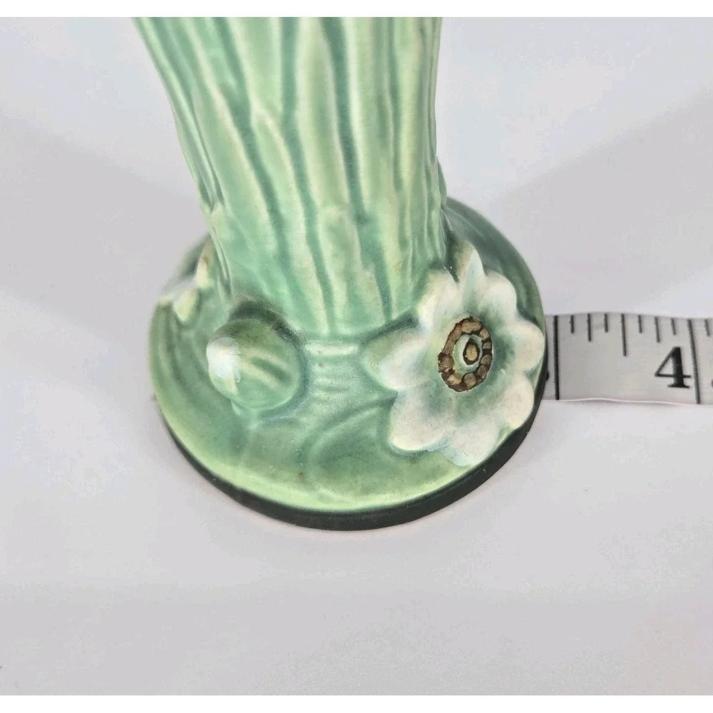 Weller Ardsley Cattail Vase 7.5
